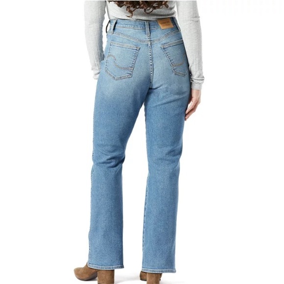 Signature Levi High-Rise Kick Boot - Picture 2 of 7